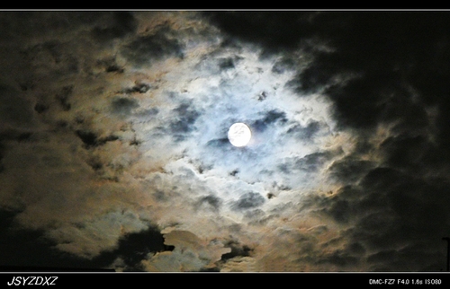 云中之月